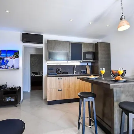 Two Bedroom With Swimming Pool Holiday home *