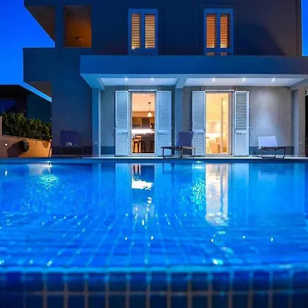 Two Bedroom With Swimming Pool * Pobrezje
