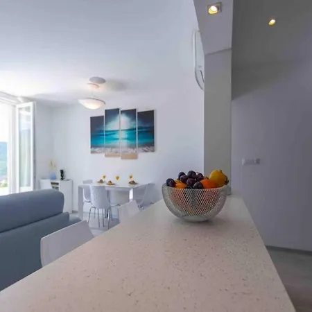 펜션 Two Bedroom With Swimming Pool Pobrezje