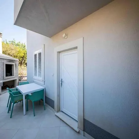 Two Bedroom With Swimming Pool 펜션