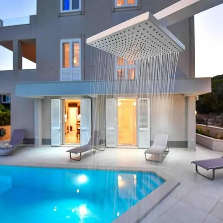펜션 Two Bedroom With Swimming Pool