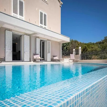 펜션 Two Bedroom With Swimming Pool Pobrezje