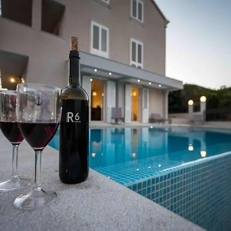 Two Bedroom With Swimming Pool * Pobrezje