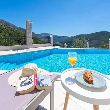 Two Bedroom With Swimming Pool * Pobrezje