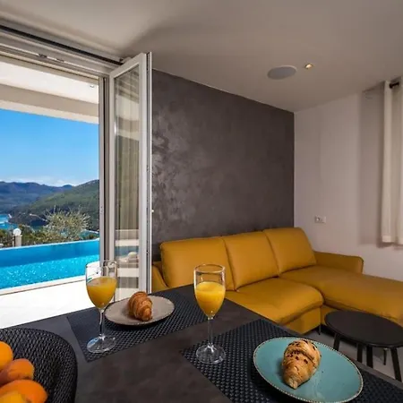 Two Bedroom With Swimming Pool 펜션