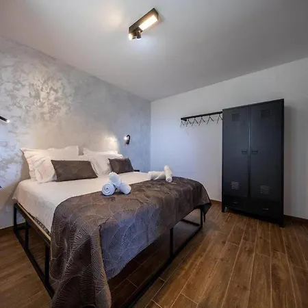 Two Bedroom With Swimming Pool * Pobrezje