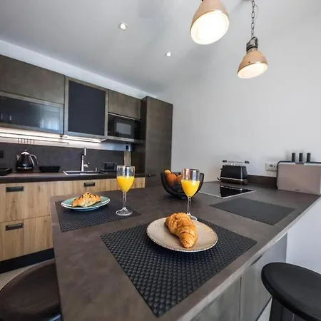 Two Bedroom With Swimming Pool Holiday home *