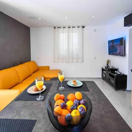 Two Bedroom With Swimming Pool Pobrezje
