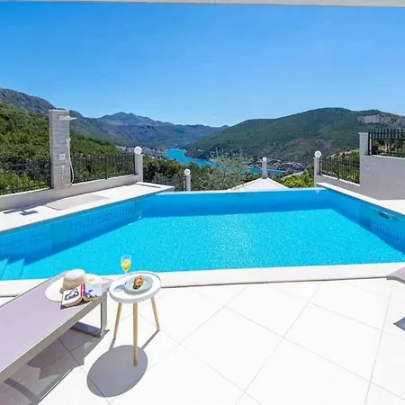 Two Bedroom With Swimming Pool 펜션