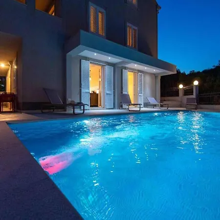 Two Bedroom With Swimming Pool * Pobrezje