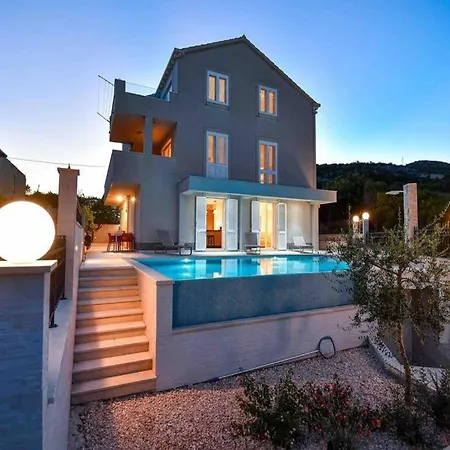 펜션 Two Bedroom With Swimming Pool